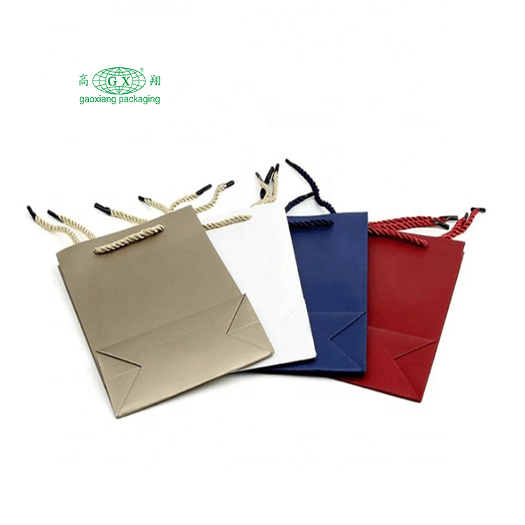 Sacchetto di carta con manico per regali di lusso per lo shopping Sacchetto di carta personalizzato per sacchetti di carta kraft di Natale