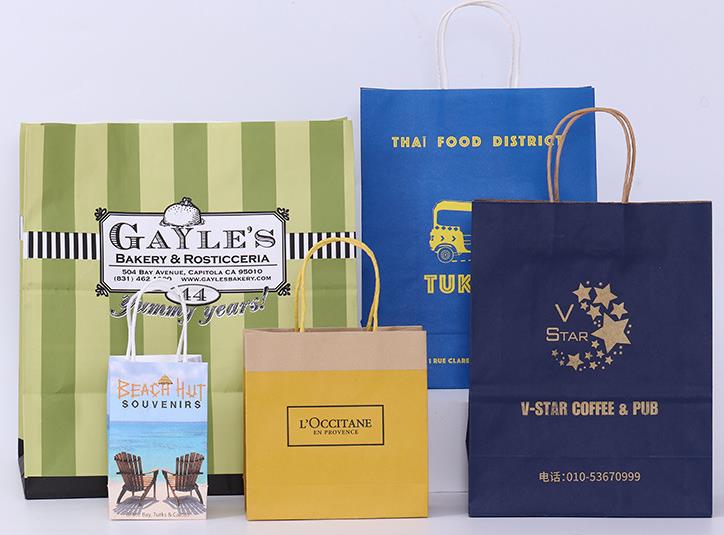 Borsa in carta kraft marrone riciclabile con logo personalizzato all'ingrosso con manico piatto attorcigliato