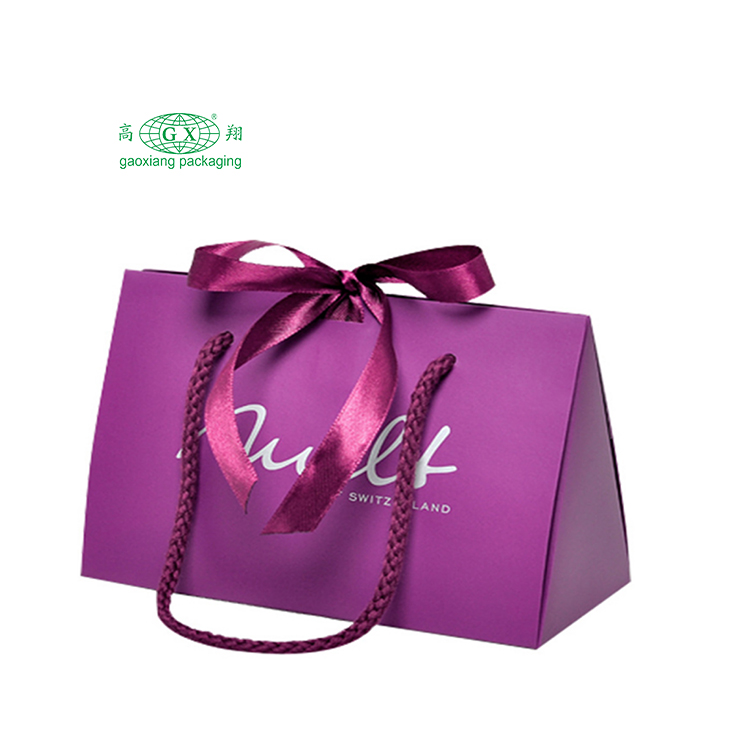 Sacchetto di carta in cartone stampato con logo completo viola stampato di lusso personalizzato con manico a fiocco in nastro per scatole della spesa per regali
