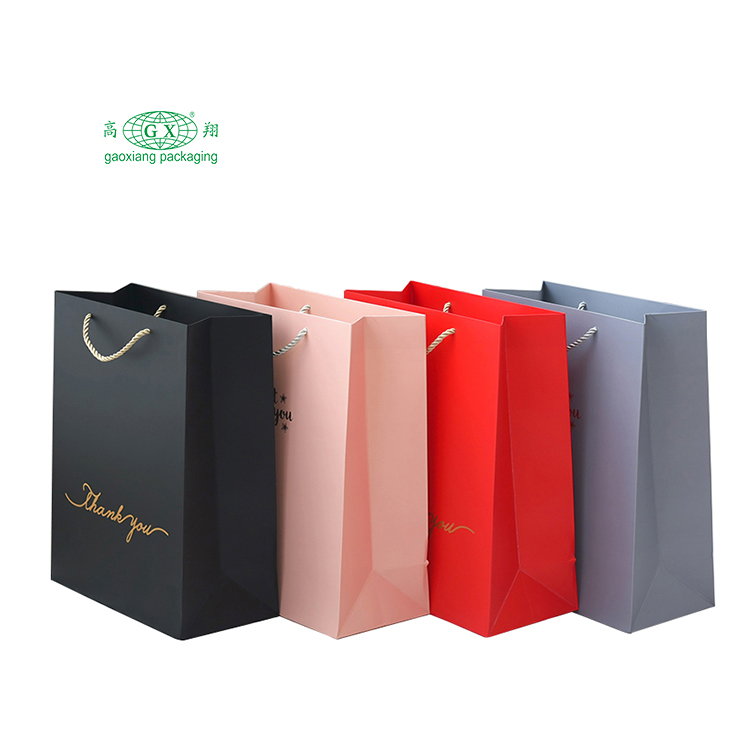 Shopping bag in carta kraft di lusso bianco nero rosa personalizzato all'ingrosso con logo