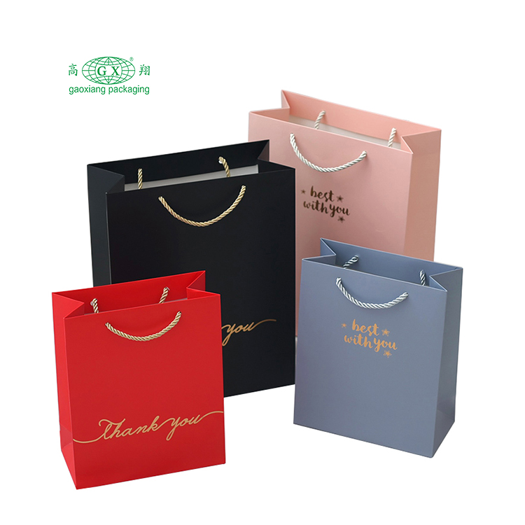 Shopping bag in carta kraft di lusso bianco nero rosa personalizzato all'ingrosso con logo